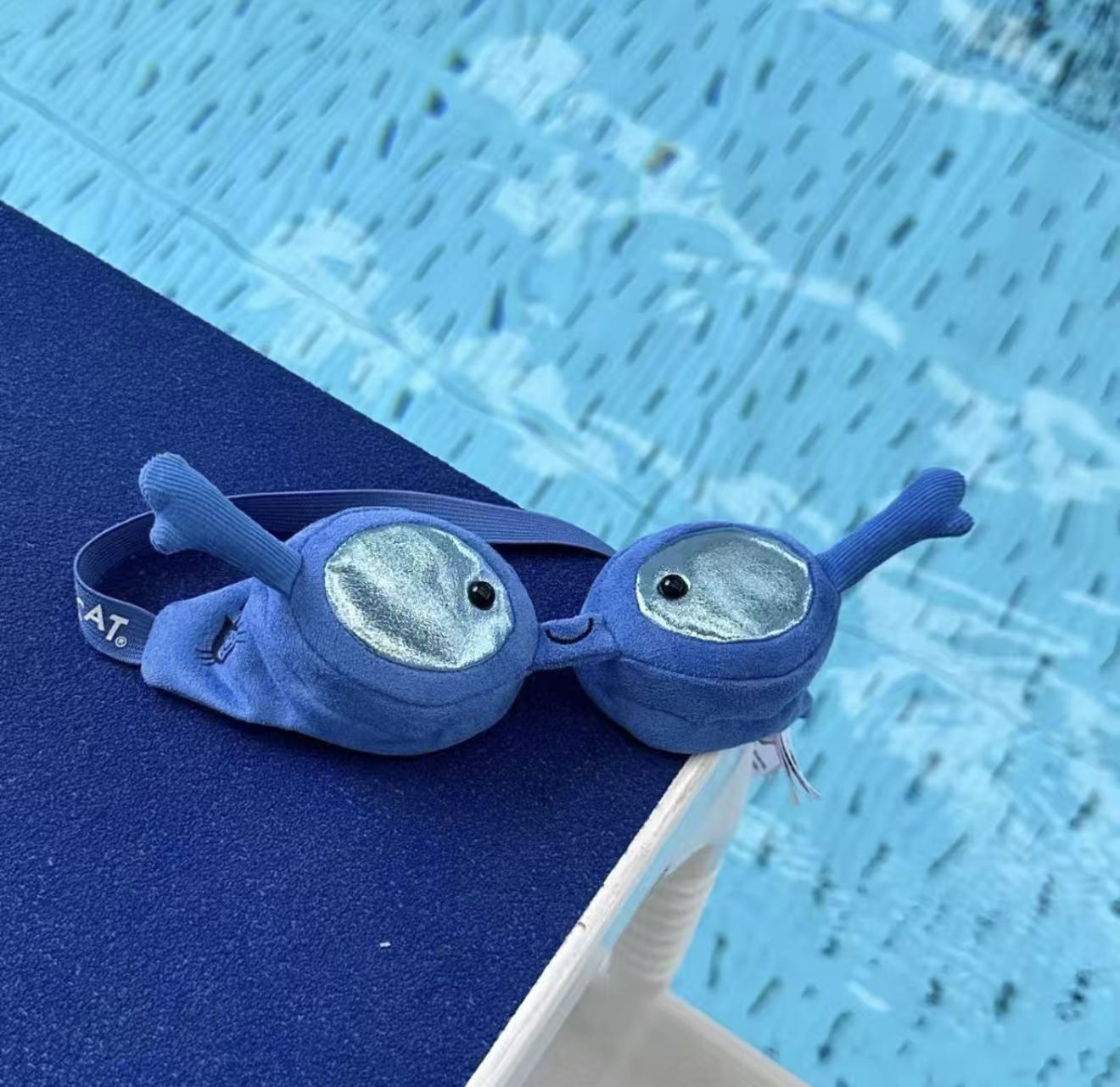 Jellycat Amuseables Sports Swimming Goggles