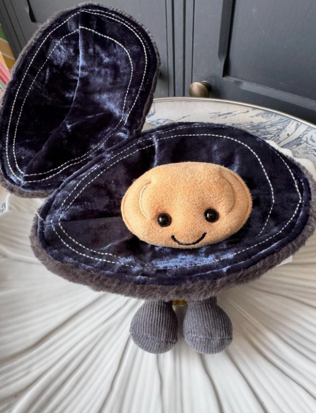 Jellycat Amuseables Michelle Mussel